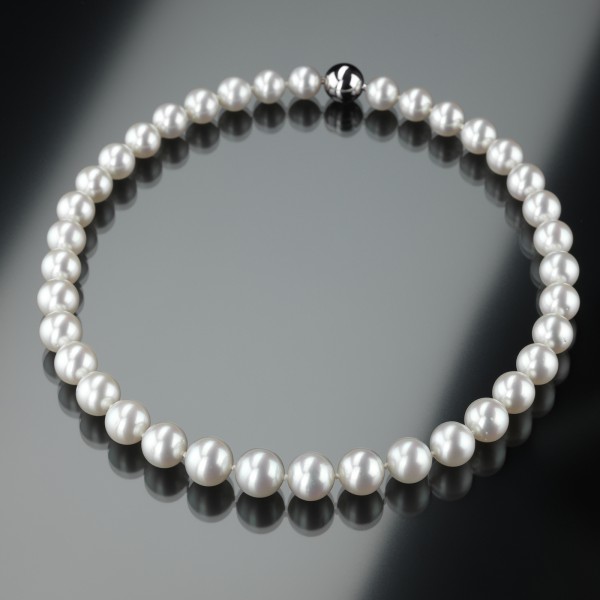 Feine weiße Südsee-Zucht-Perlenkette | 13,9 auf 11 mm im Verlauf