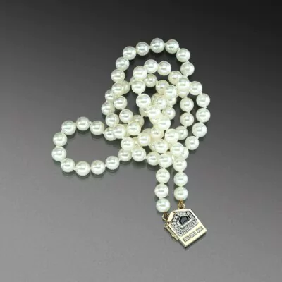 von ABLEITNER | Akoya- Kultur-Perlenkette | 585/000 Gelb- und Weißgold mit Brillanten und Blausafir